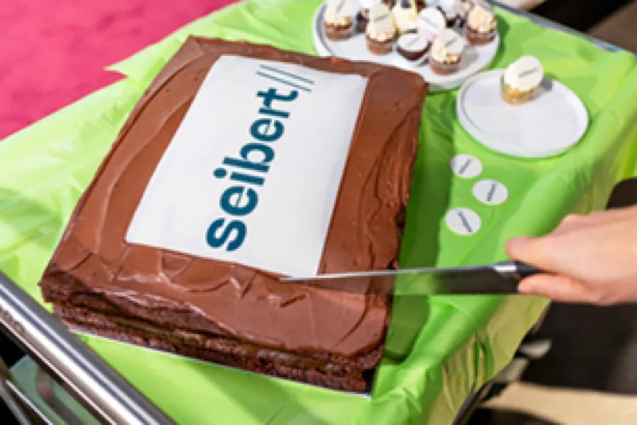 A chocolate cake decorated with the Seibert logo