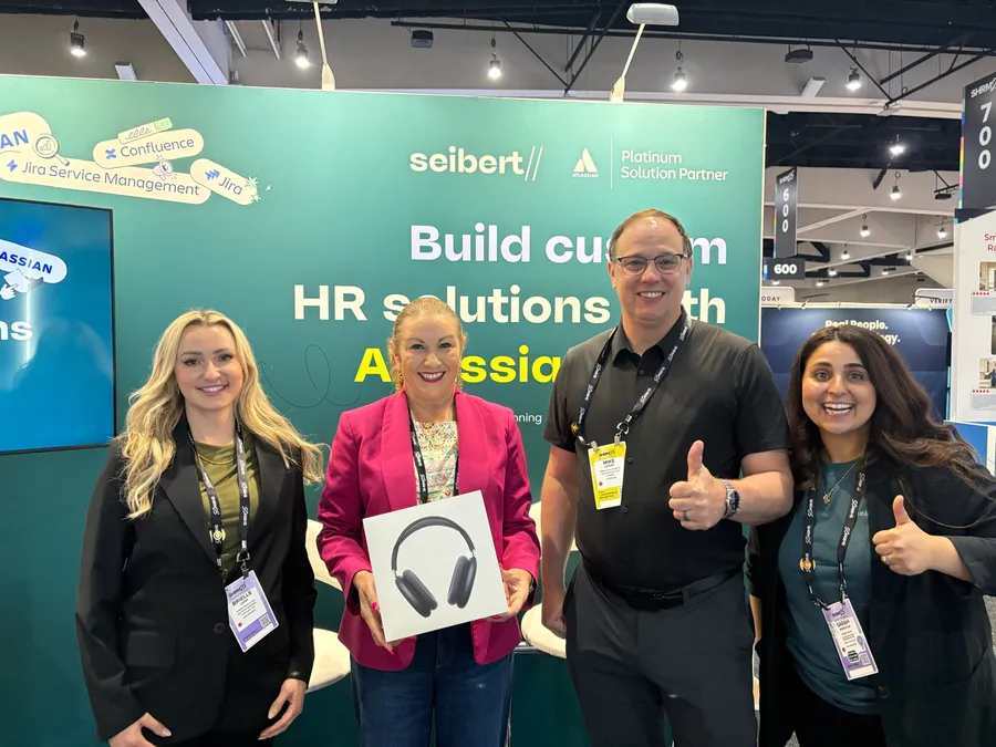 Seibert team members and a prize winner at the Seibert booth at SHRM 25